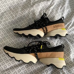 Like new Sorel women’s shoes. Worn once maybe.